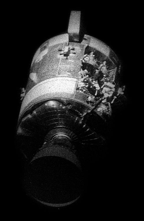 499px-Apollo13_-_SM_after_separation.jpg