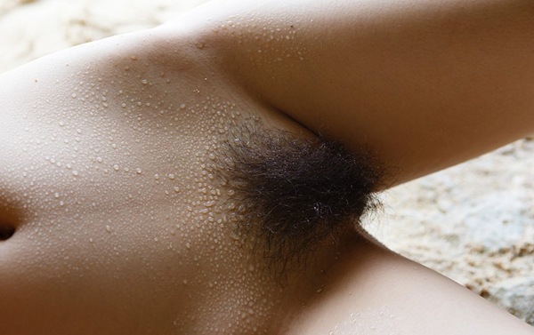 エロ画像　全裸　マン筋　マン毛　おっぱい　乳首　部分接写