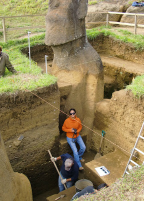 Easter-Island-heads-buried-bodies.jpg