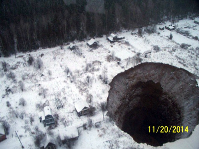 Giant-130ft-Sinkhole-Opens-Up-Near-Russian-Potash-Mine-After-Flooding-1.jpg