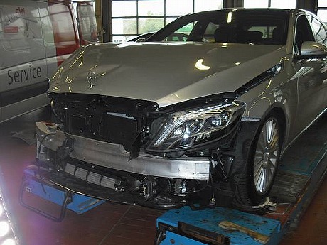 world-s-first-crashed-w222-s-class-is-up-for-sale-photo-gallery-medium_3.jpg